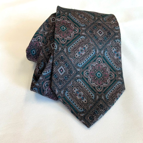 2/$15 - Britches of Georgetowne Vintage Blue / Violet Paisley Tie, 100% Silk EUC - Picture 2 of 7